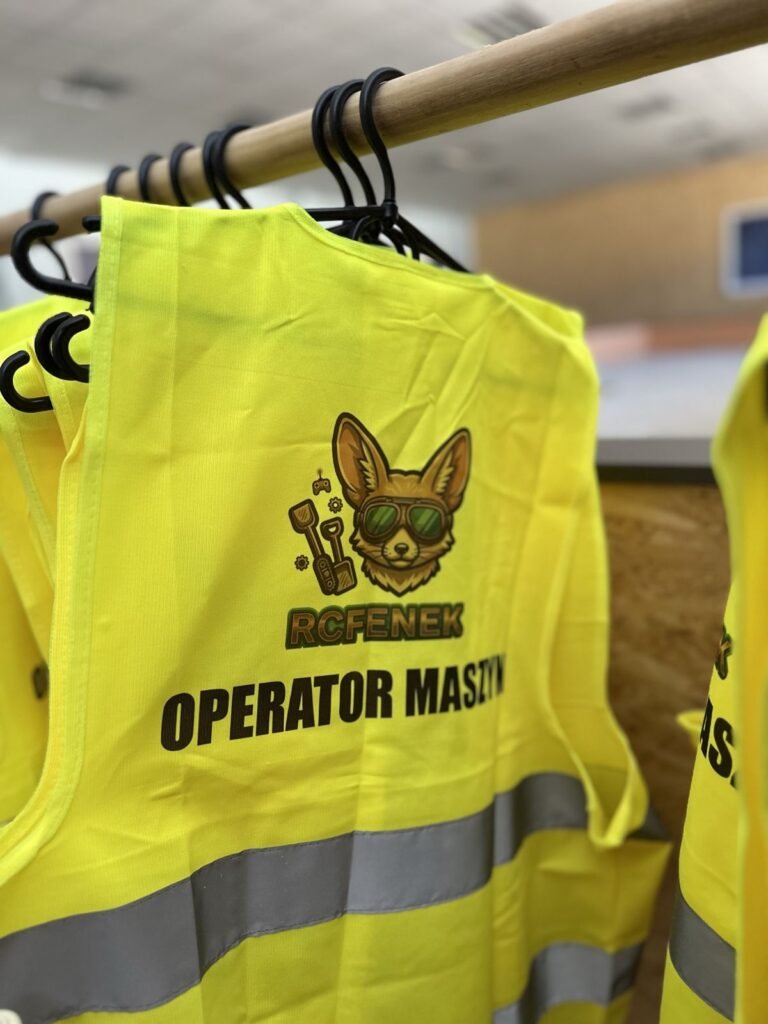 Kamizelki odblaskowe „Operator maszyn” RCFenek dla dzieci – urodziny i atrakcje dla dzieci w Rzeszowie